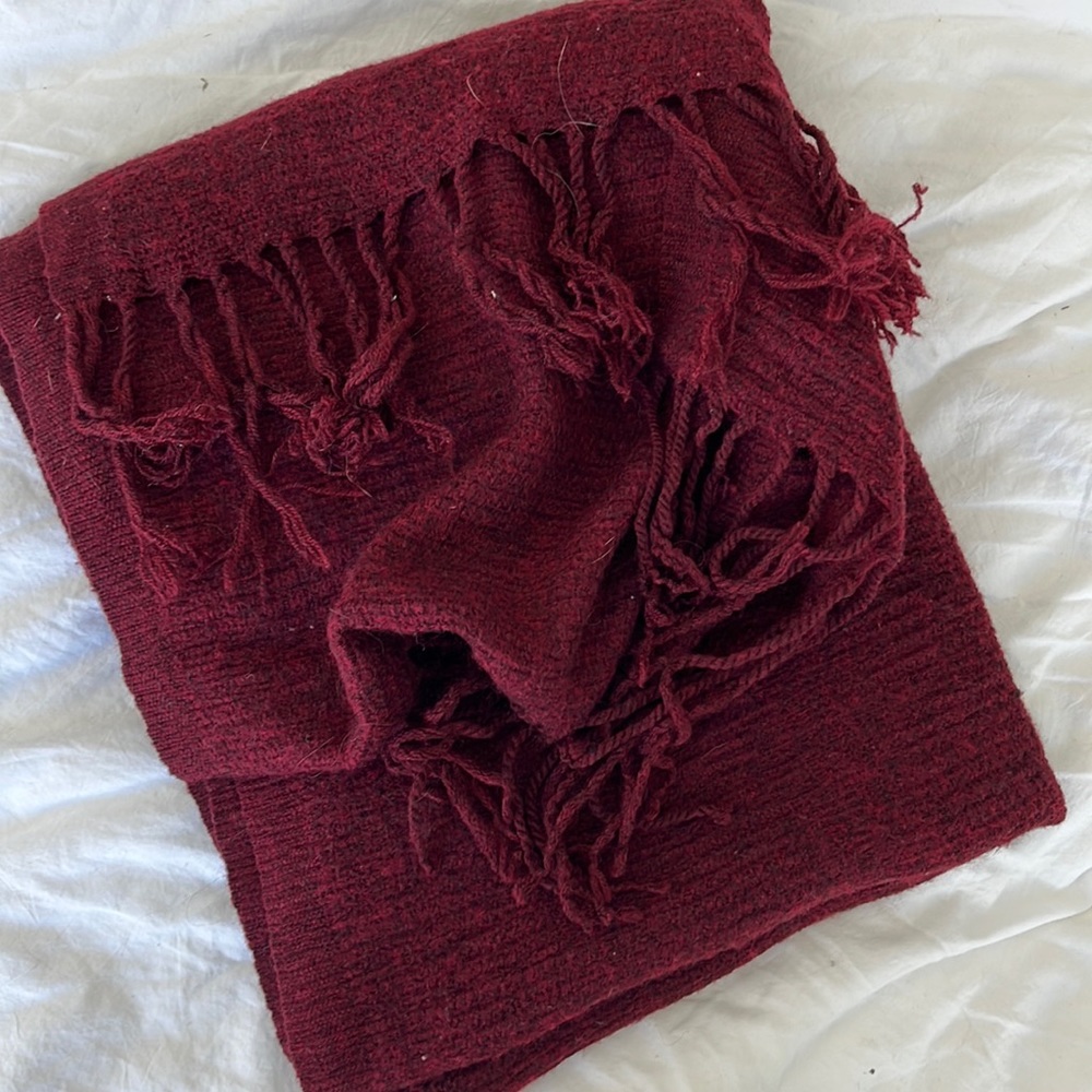 Maroon scarf